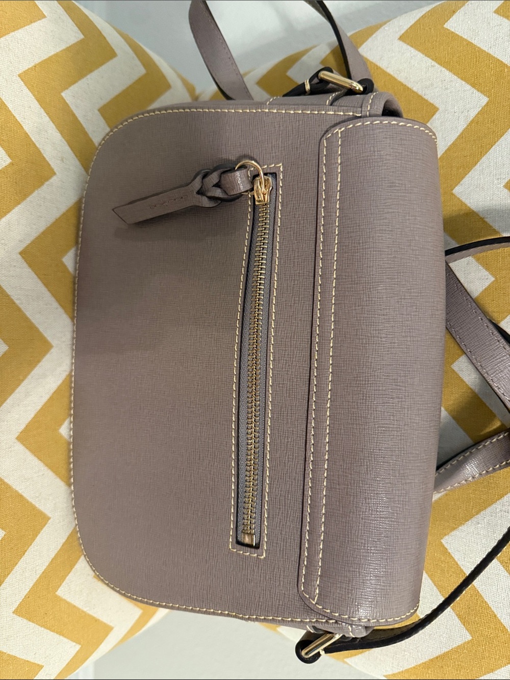 NWOT Dooney & Bourke Taupe Saffiano Leather Small Safari Crossbody Bag. - Picture 2 of 5